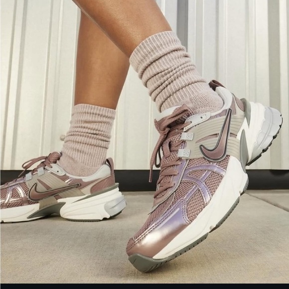 Nike V2K Run Women’s Shoes Size 9 - Picture 2 of 8